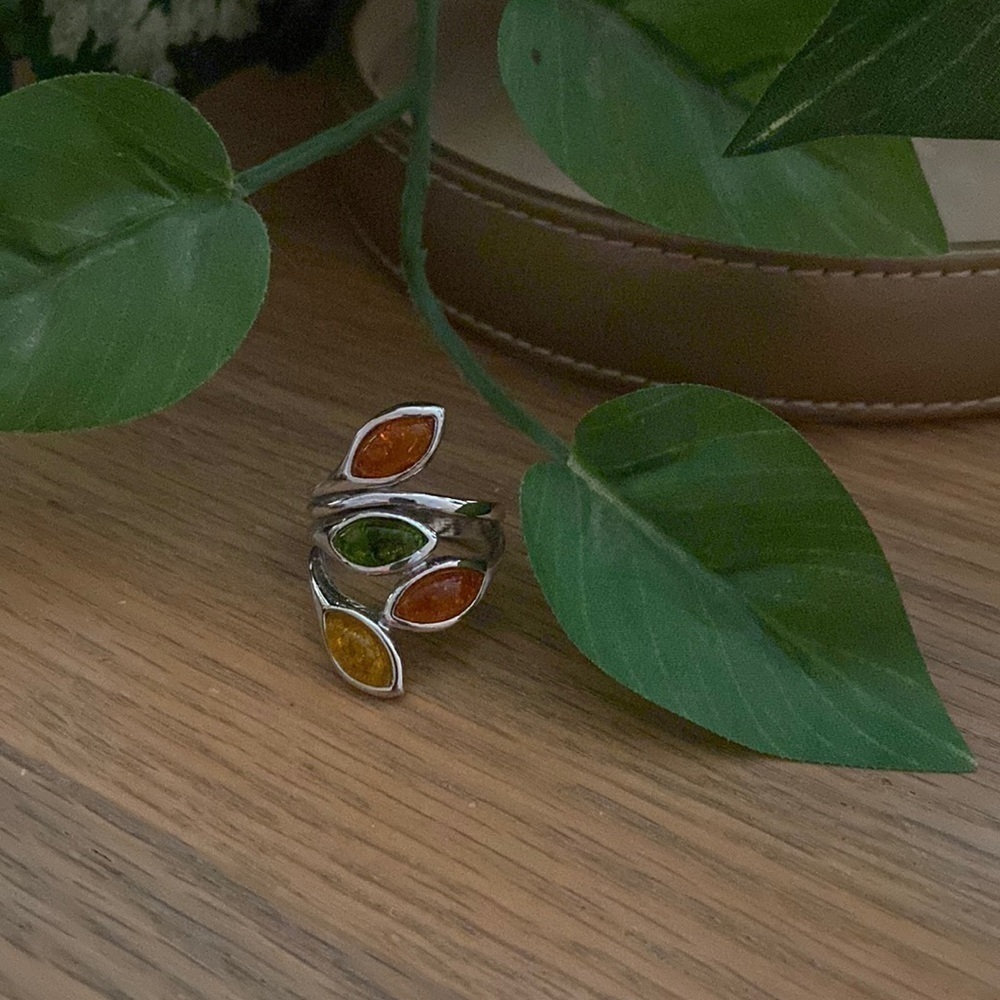 𝅺✨ Summer fun Ring. Multi color fresh leaf pattern. Size 8